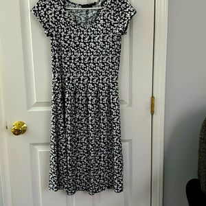 Midi dress in black and white. Size 6p